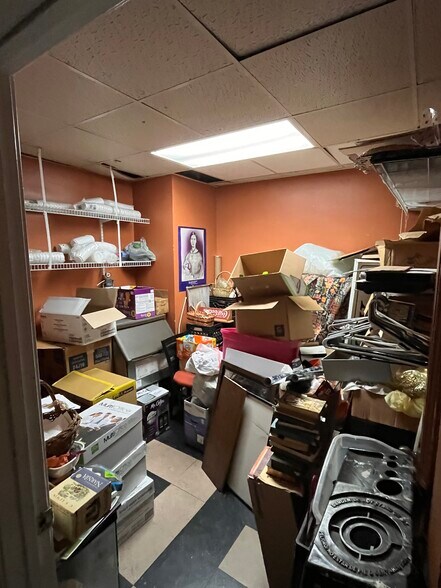 More Photos Of 1020 16th St, Bedford General Retail For Sale