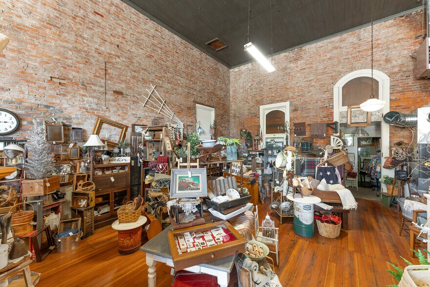 More Photos Of 110 Locust St, Oakland Storefront For Sale