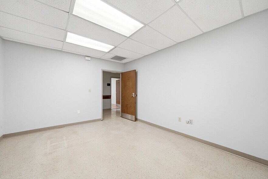 More Photos Of 329 Wesley St, Johnson City Medical For Sale