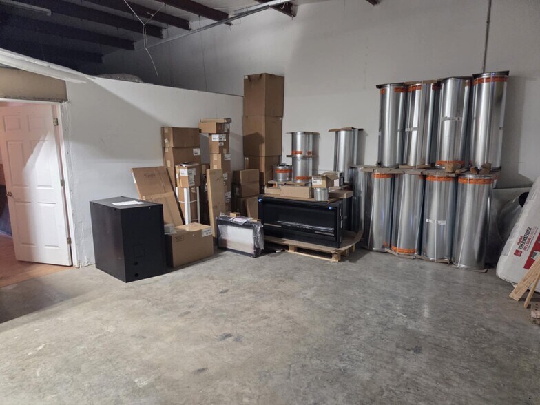 More Photos Of 800 N Jefferson St, Springdale Warehouse For Lease