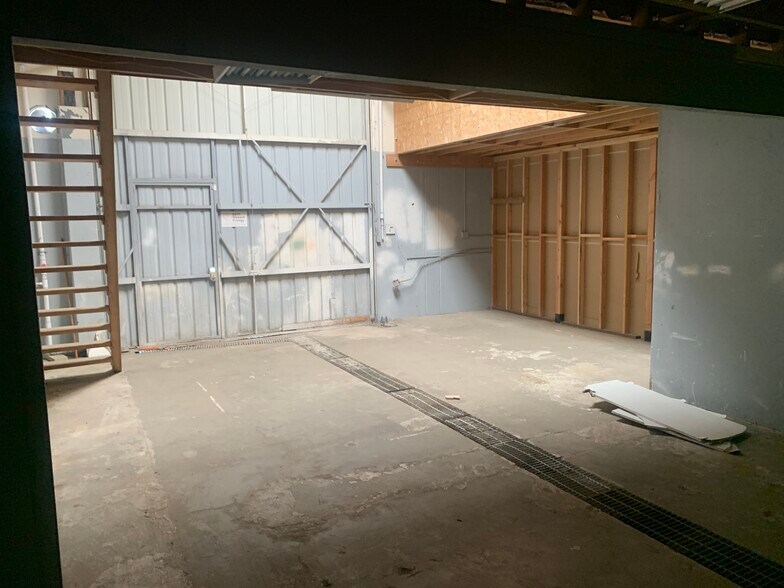 More Photos Of 1813-1829 Redondo Ave, Signal Hill Warehouse For Lease