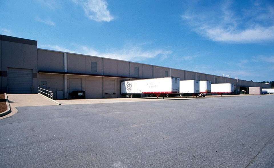 More Photos Of 680 Satellite Blvd NW, Suwanee Warehouse For Lease
