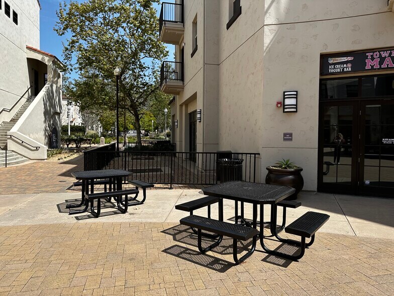 More Photos Of 45 Rincon Dr, Camarillo General Retail For Lease