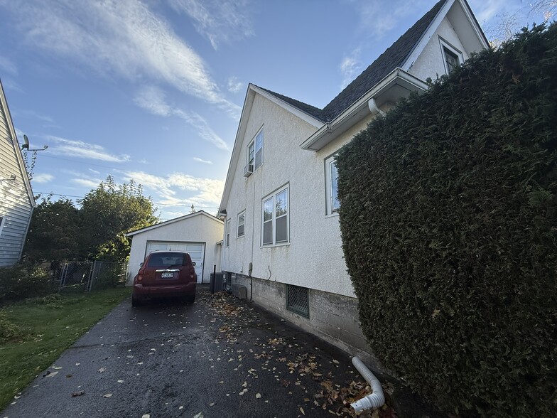 More Photos Of 1966 McCoy Ave NE, Salem Office Residential For Sale