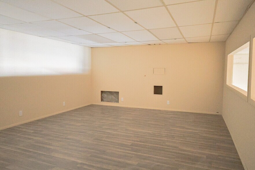 More Photos Of 922 N Conway Ave, Mission Storefront For Lease