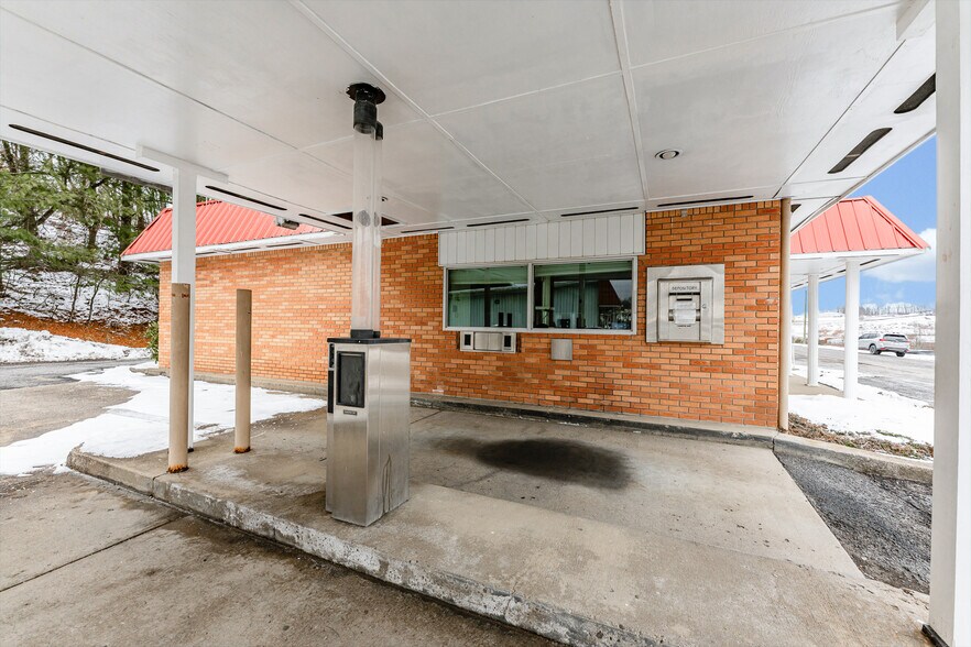 More Photos Of 12256 Veterans Memorial Hwy, Reedsville Bank For Lease