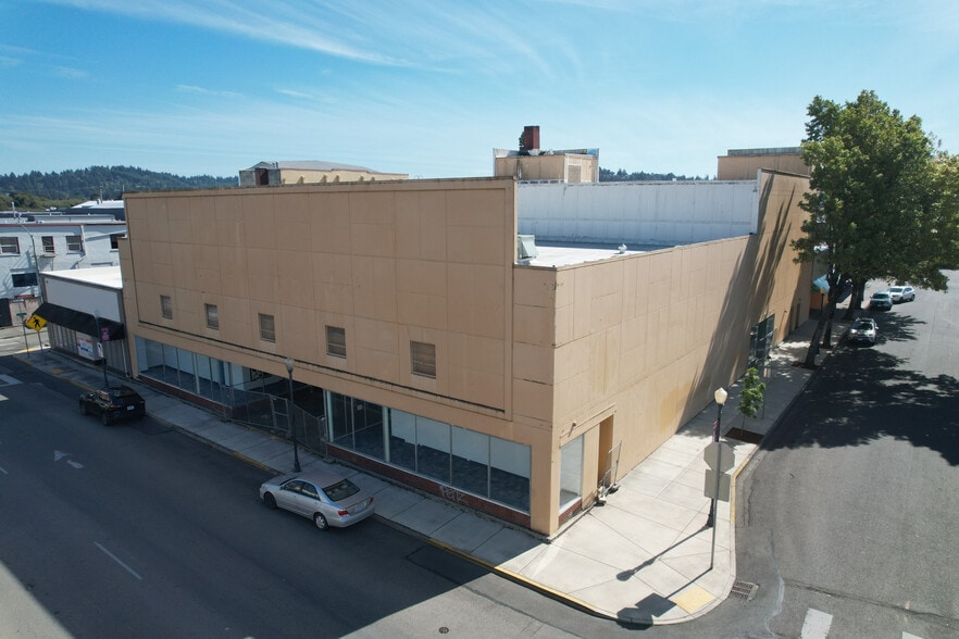 More Photos Of 181 Anderson Ave, Coos Bay Department Store For Sale