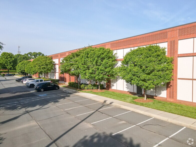 More Photos Of 6431 Reames Rd, Charlotte Light Distribution For Lease