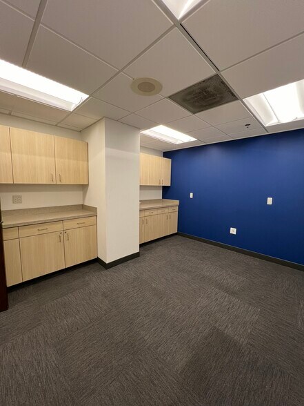 More Photos Of 28400 Northwestern Hwy, Southfield Office For Lease