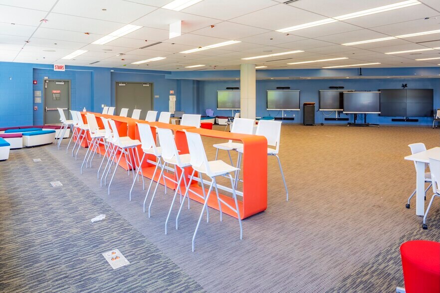 More Photos Of 2829 N Milwaukee Ave Ave, Chicago Schools For Sale