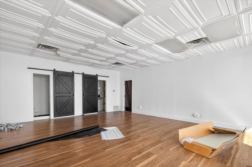 More Photos Of 121 N Maple St, Nowata Storefront For Sale