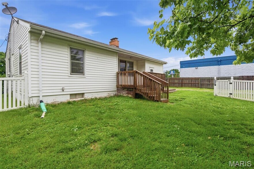 More Photos Of 5912 N Belt W, Belleville Flex For Sale