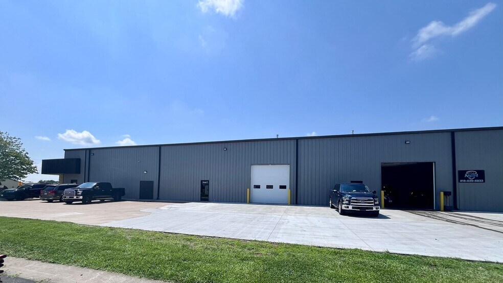 More Photos Of 1500 S 169 Hwy, Smithville Manufacturing For Lease