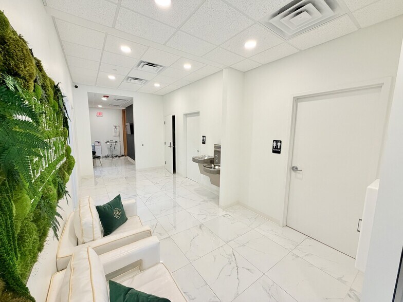 More Photos Of 4305 S Pleasant Crossing Blvd, Rogers Storefront Retail Office For Lease