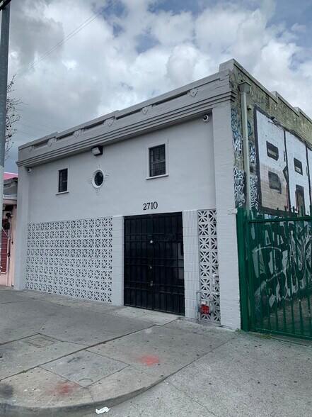 More Photos Of 2710 S San Pedro, Los Angeles Warehouse For Lease