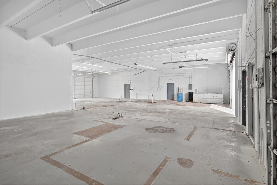 More Photos Of 1460 Cypress Dr, Jupiter Warehouse For Sale