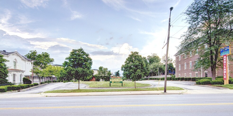 More Photos Of 473 E Main St, Lexington Land For Lease