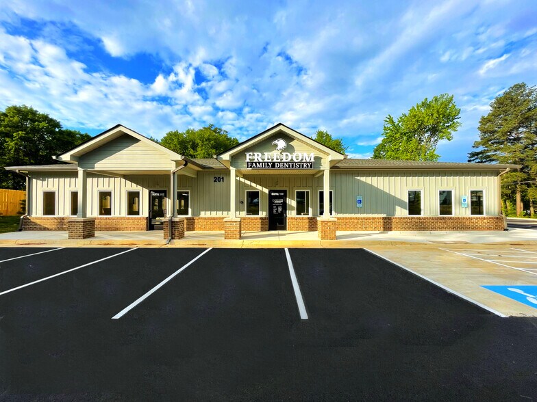 Primary Photo Of 4804 Hood Rd, Fredericksburg Medical For Sale