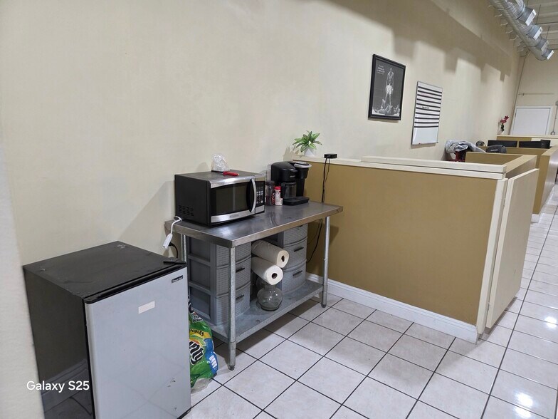 More Photos Of 4520 S Western Ave, Los Angeles General Retail For Sale