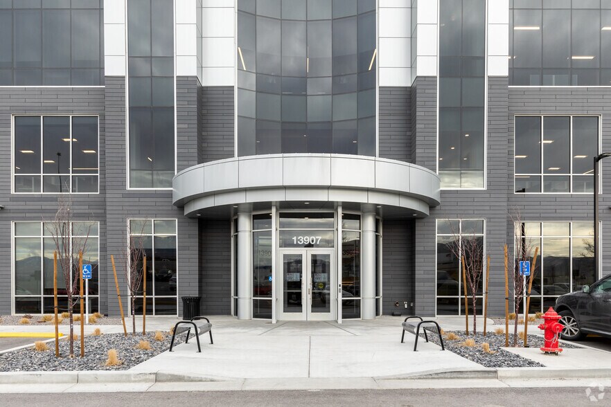 More Photos Of 13907 S Minuteman Dr, Draper Office For Lease
