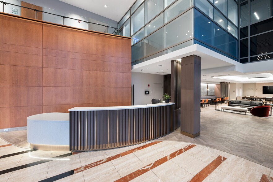 More Photos Of 9550 W Higgins Rd, Rosemont Office For Lease