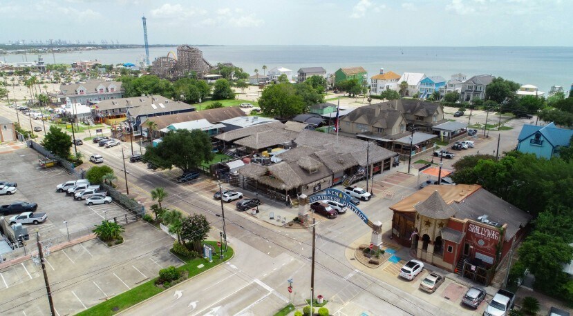 More Photos Of 505 Bradford Ave, Kemah General Retail For Sale