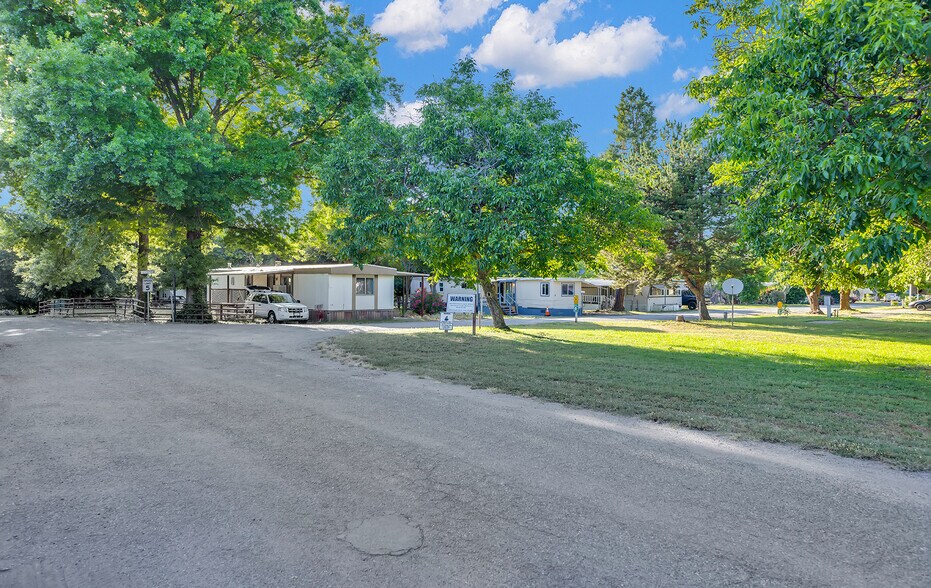 More Photos Of 24850 5th Ave, Los Molinos Manufactured Housing Mobile Home Park For Sale