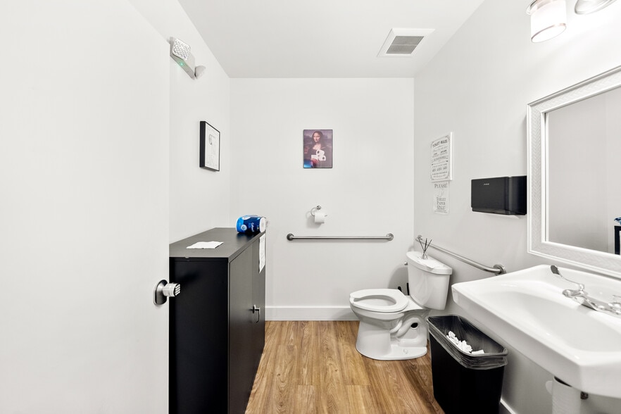 More Photos Of 5914 Troost Ave, Kansas City Flex For Lease