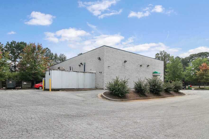 More Photos Of 285 East Temple Ave, Newnan General Retail For Lease