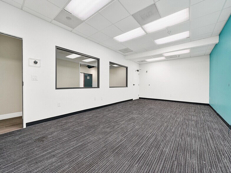 More Photos Of 3501 W Garry Ave, Santa Ana Warehouse For Lease