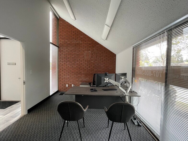 More Photos Of 2001 Jefferson St, Napa Office For Lease