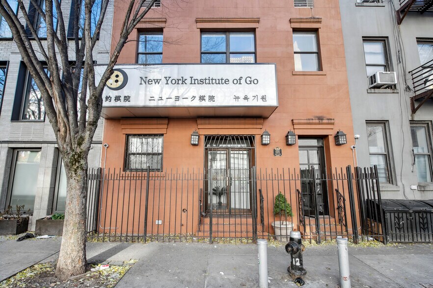 More Photos Of 424 W 49th St, New York Apartments For Lease