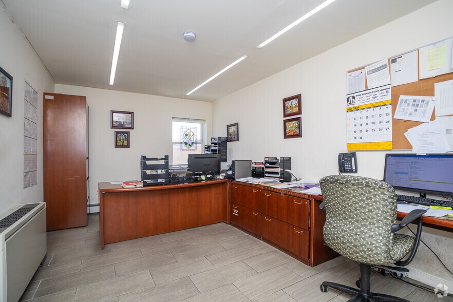 More Photos Of 8805 76th Ave, Glendale Warehouse For Sale