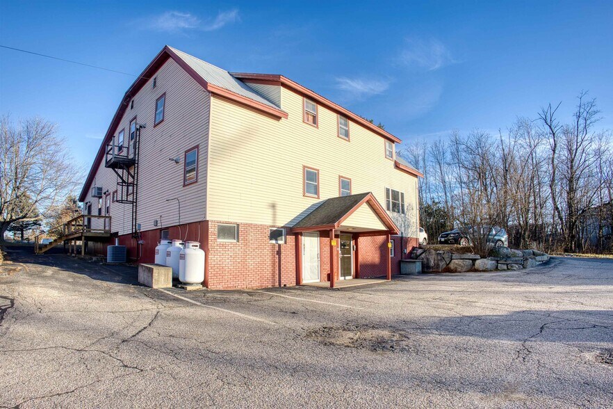 More Photos Of 24 Pleasant St, Conway Office For Sale