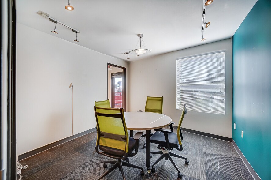 More Photos Of 3925-3927 Brotherton Rd, Cincinnati Office For Sale