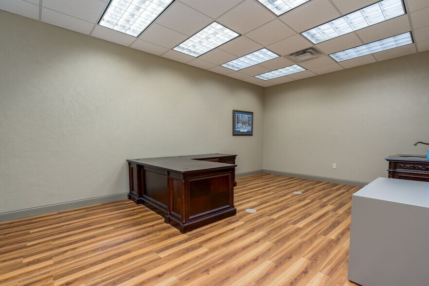 More Photos Of 120 Augusta Ct N, Mankato General Retail For Sale