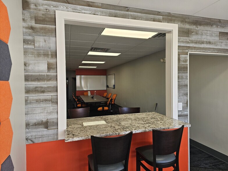 More Photos Of 127-131 E Commerce St, Milford Loft Creative Space For Sale