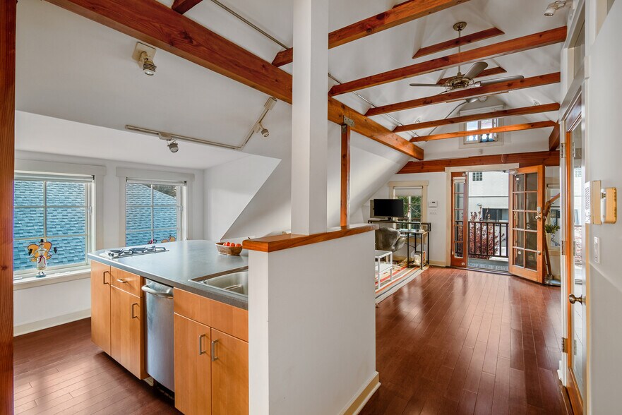 More Photos Of 1117 Abbot Kinney Blvd, Venice Loft Creative Space For Lease