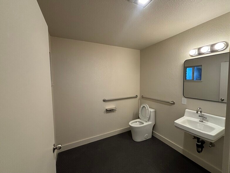 More Photos Of 1020 Willow St, San Jose Office Residential For Lease