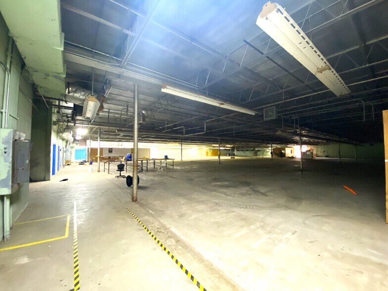 More Photos Of 1212 F.R. Huff Dr, St Matthews Manufacturing For Lease
