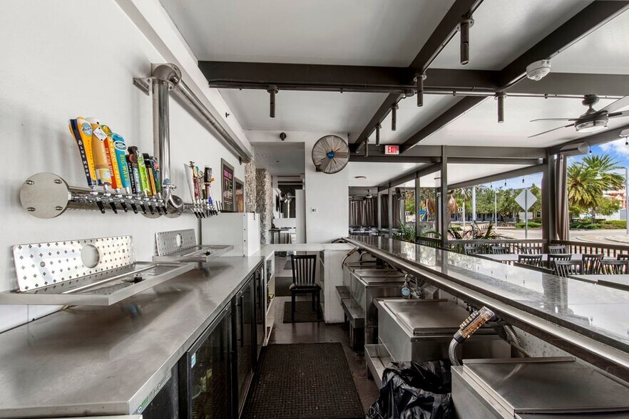 More Photos Of 4725 Vincennes Blvd, Cape Coral Restaurant For Sale