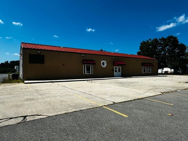 More Photos Of 716 N Main St, Moorefield General Retail For Lease