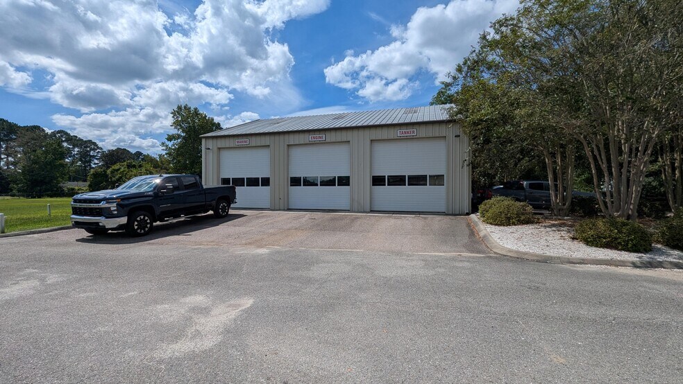 More Photos Of 5311 Castle Hayne Rd, Castle Hayne Flex For Lease
