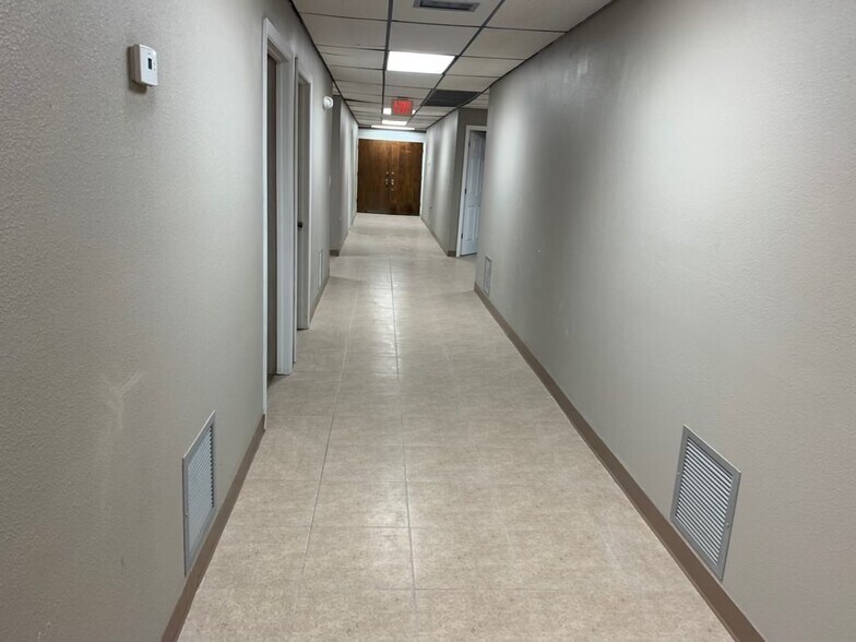 More Photos Of 5455 Spring Hill Dr, Spring Hill Office For Lease