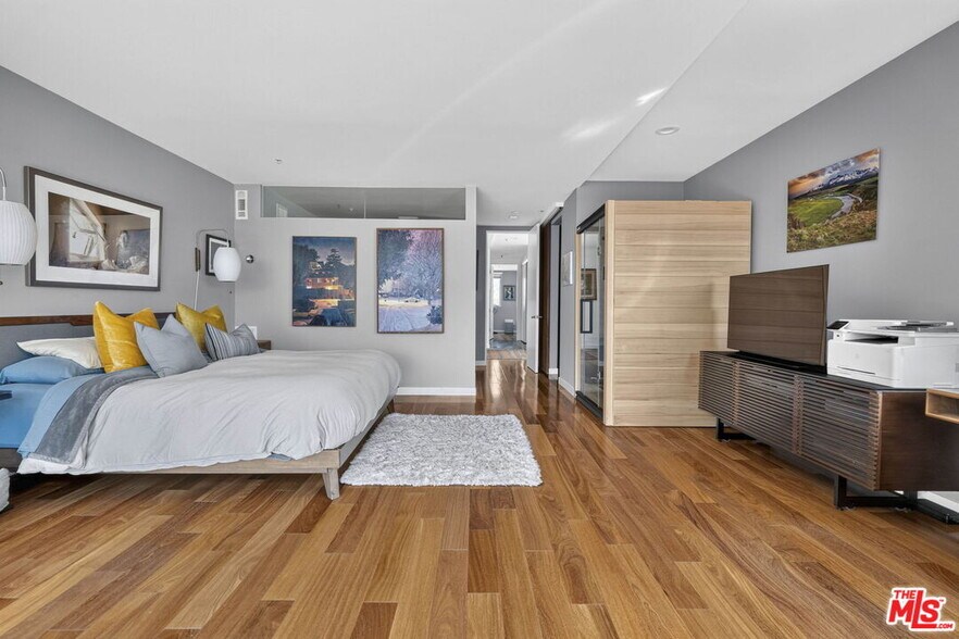 More Photos Of 2120 Narcissus Ct, Venice Office For Sale