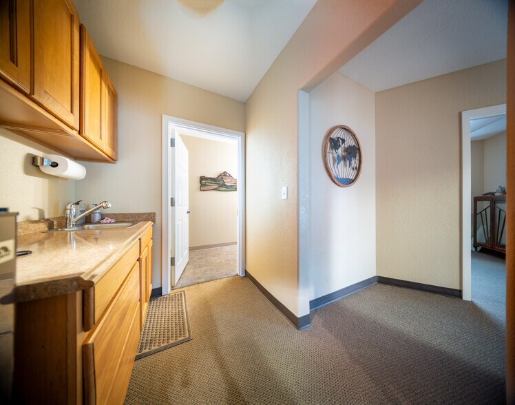 More Photos Of 330-340 Washington St SW, Albany Office For Sale