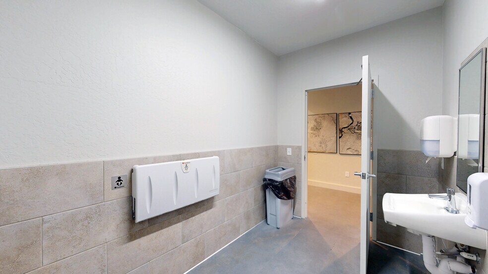 More Photos Of 6 N Lake Powell Blvd, Page Freestanding For Sale