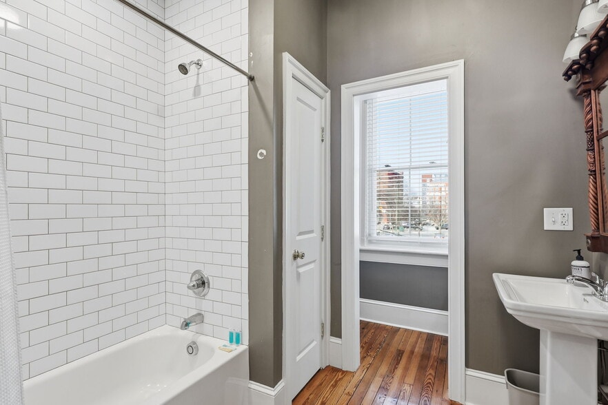 More Photos Of 18 W Franklin St, Richmond Apartments For Sale