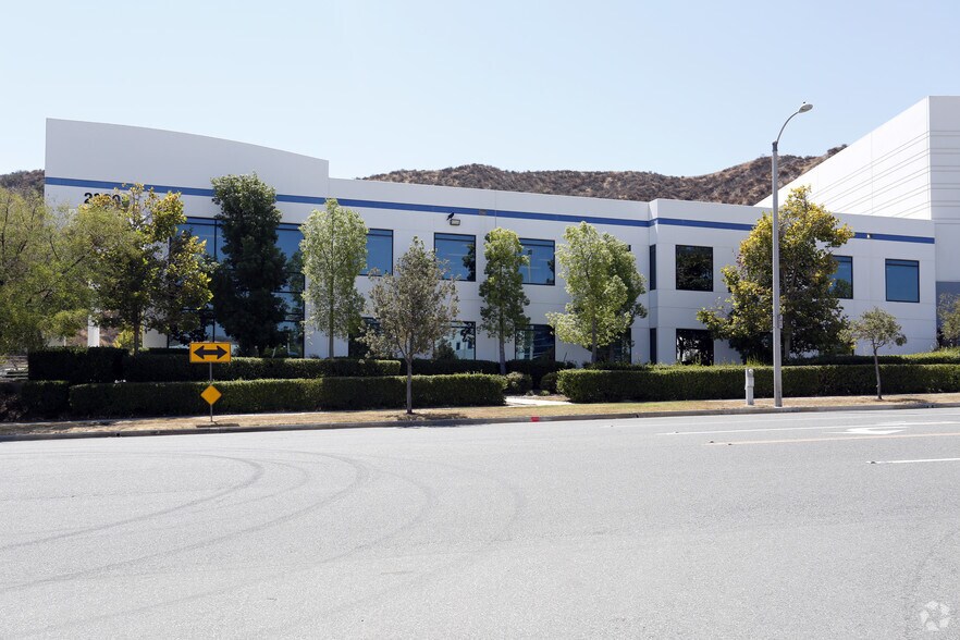 More Photos Of 28606 W Livingston Ave, Valencia Warehouse For Lease