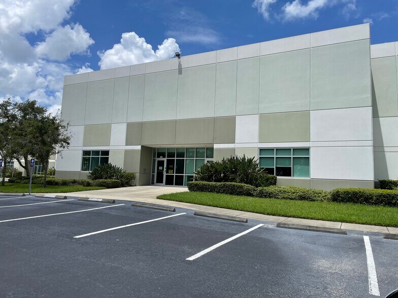 More Photos Of 2855 Interstate Dr, Lakeland Industrial For Lease